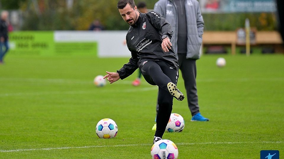 Der bisherige Co-Trainer Florian Grau übernimmt zunächst in Eichstätt zusammen mit Towarttrainer Norbert Scheuerer.