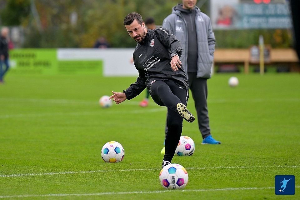 Der bisherige Co-Trainer Florian Grau übernimmt zunächst in Eichstätt zusammen mit Towarttrainer Norbert Scheuerer.