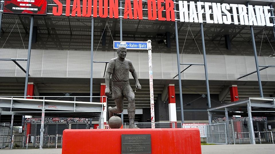 Der "Boss" steht wieder vor dem Stadion Essen an der Hafenstraße.