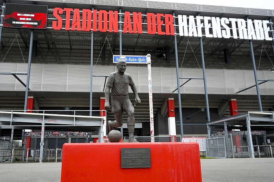 Der "Boss" steht wieder vor dem Stadion Essen an der Hafenstraße.
