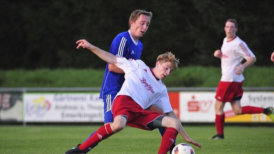 Der SSV Emerkingen (vorn, hier im Pokalspiel gegen Ringingen) zählt zu den Titelkandidaten in der Kreisliga B2. SZ-Foto: mas