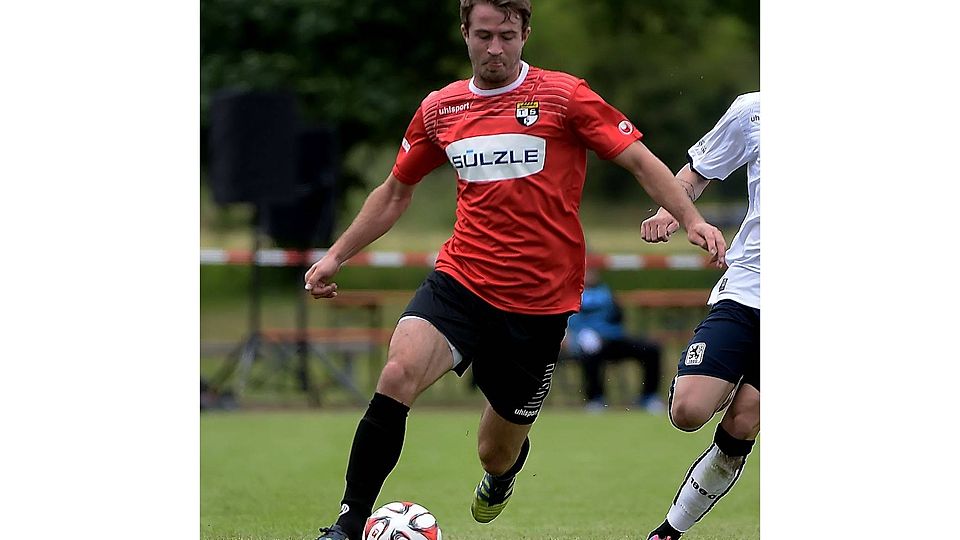 Neuzugang Stefan Vogler trägt heute beim Benefizspiel gegen die Stuttgarter Kickers zum zweiten Mal das Trikot der TSG Balingen. Foto: Moschkon