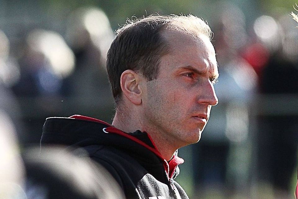 Oliver Richter darf ab sofort wieder an der Seitenlinie stehen: Das Sportgericht des FLB hob eine Sperre gegen den Ex-Coach des TuS 1896 Sachsenhausen auf.