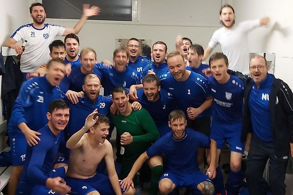 Der FC Aldekerk bejubelte den Sieg in Goch frenetisch.