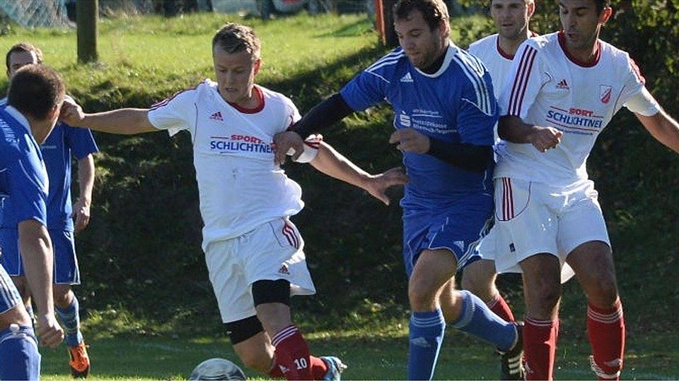 Interimstrainer Benedikt Gerds (blaues Trikot) wird noch bis zum Sommer bleiben. Foto: Thomas Plettenberg