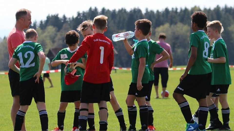 Volle Pulle: Das Halbfinale zu erreichen, ist das Ziel der jungen Kicker des TuS Geretsried. Foto: Rudi Stallein