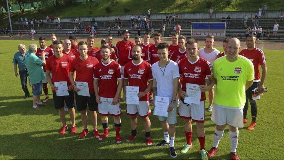 Verbandsligst RWO Alzey verabschiedete zahlreiche Spieler, darunter Jens Maaß (rechts).	Foto:  photoagenten/Andreas Stumpf