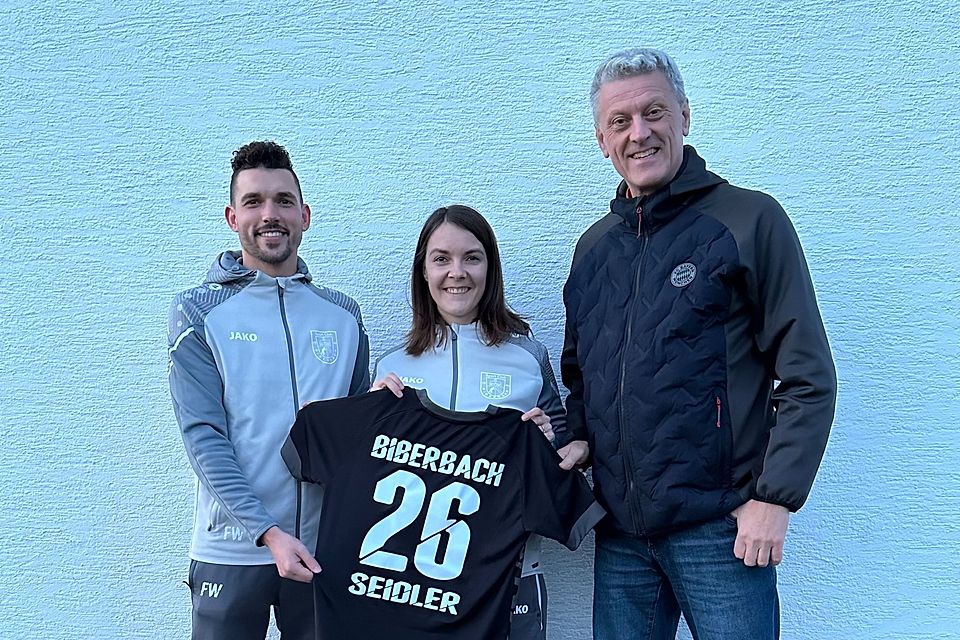 Lisa Seidler (Mitte) wird zur Saison 2024/25 Spielertrainerin beim SC Biberbach.