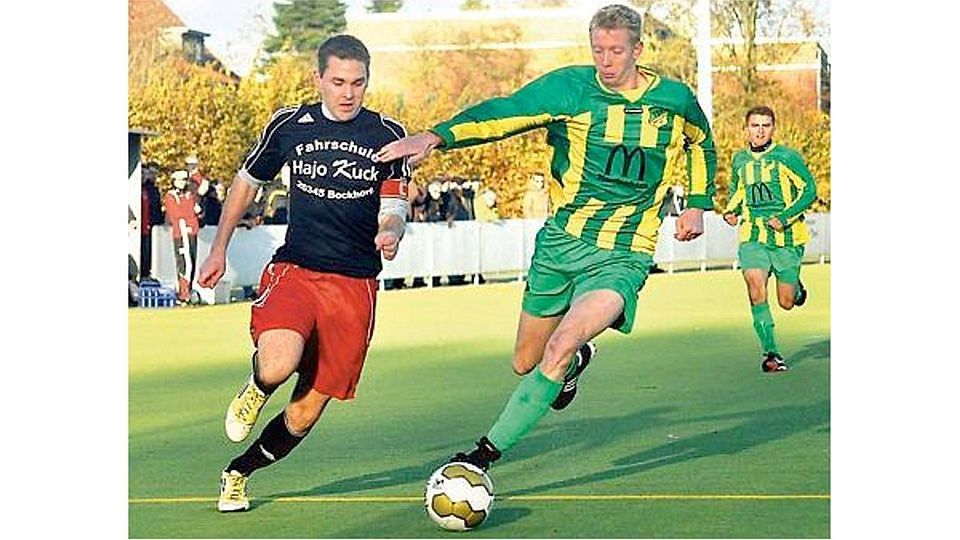 Ein intensiv geführtes Verfolgerduell lieferten sich die Fußball-Bezirksligisten TSV Abbehausen und BV Bockhorn (links Patrick Degen).   Bild: Felix Grossmann