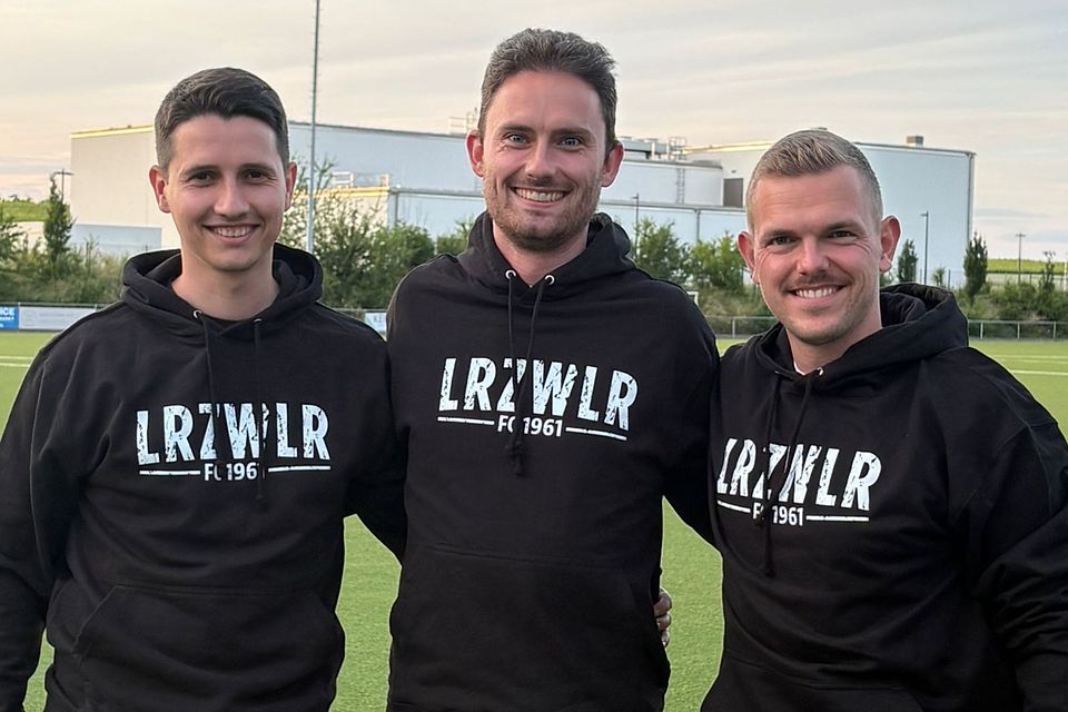 Christopher Karl, Stefan Zimmermann und Felix Jöst (von links nach rechts) bilden das neue Trainer-Trio des FC Lörzweiler. Christopher Karl, Stefan Zimmermann und Felix Jöst (von links nach rechts) bilden das neue Trainer-Trio des FC Lörzweiler.