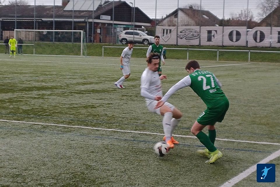 Ein Spieler des SV Fürth am Ball.