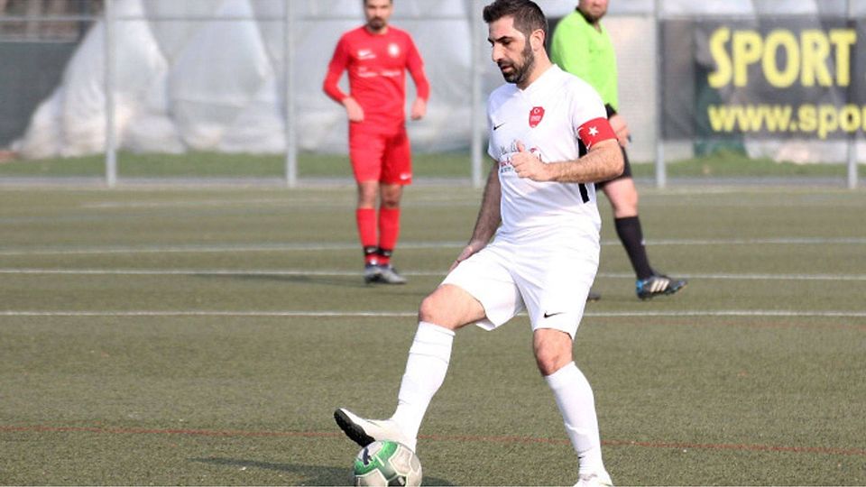 Erdal Koyuncu traf für Türkspor Stuttgart gegen den VfB Obertürkheim dreifach. Foto: Archiv Frey