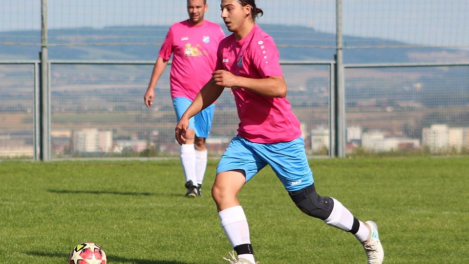 Das eine Knie bei Janosch ist bandagiert. Kurz nach dieser Szene erwischte es das andere.