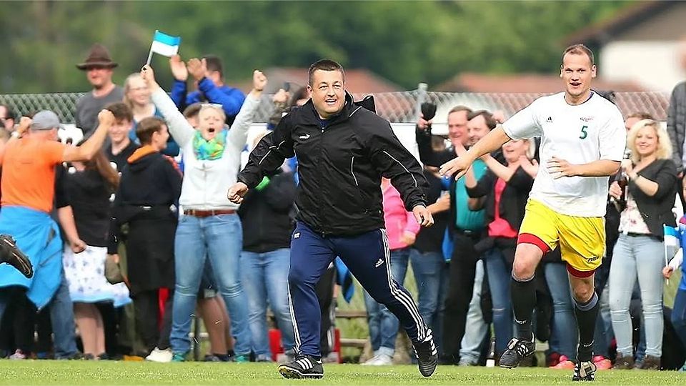 Robert Ertl (im Vordergrund) ist nicht mehr Trainer des SV Lalling