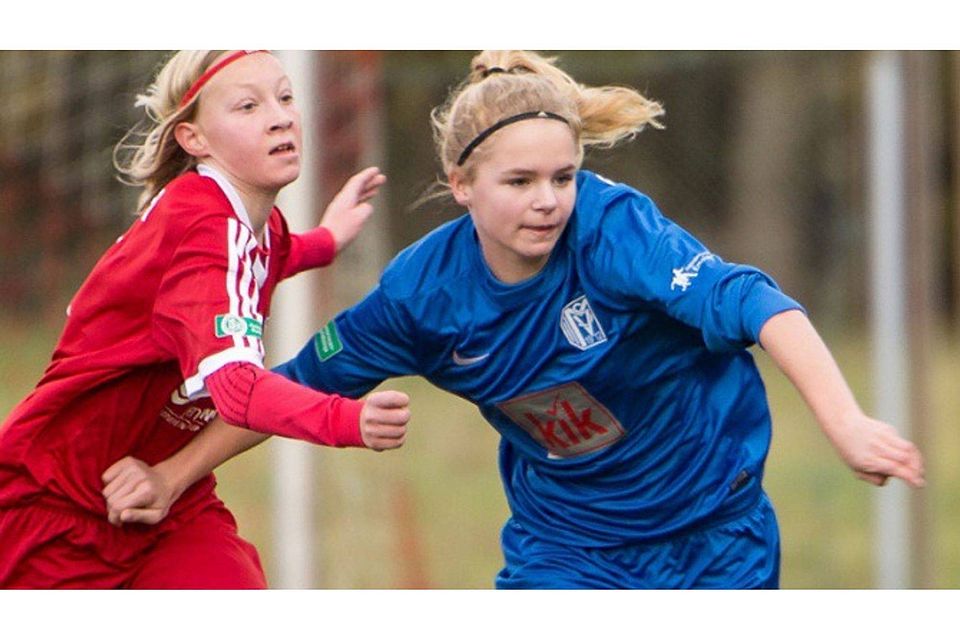 Vom SV Meppen führte der Weg für Lara-Marie Cordes (r.) in die U-15-Nationalmannschaft Die 14-Jährige gab beim 2:0 in Belgien ihr Debüt im DFB-Dress. Foto: Leißing