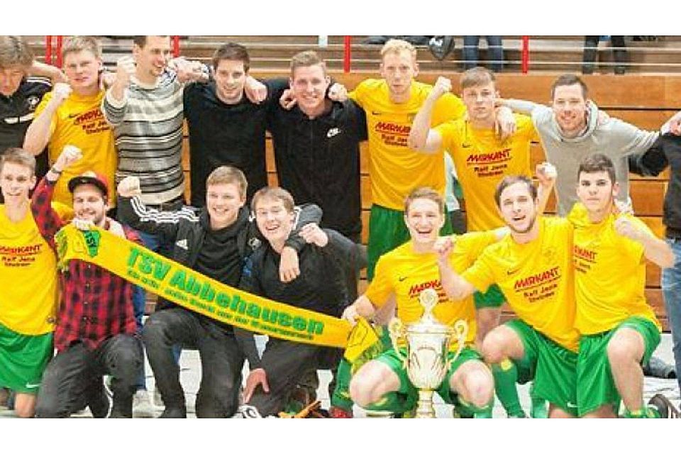 Riesenjubel: Die Fußballer des TSV Abbehausen sicherten sich am Sonnabend die Stadtmeisterschaft. Im Finale bezwangen sie den SV Phiesewarden. Dennis Weiß
