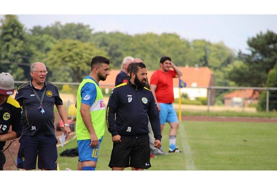 Neu-Trainer Raed Yusuf (rechts) und sein TVN müssen in der kommenden Saison am weitesten fahren. F: Karl-Heinz Allerdissen