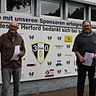 Mit gebührendem Abstand: Karl-Heinz Menzel (l.) und Frank Jacobasch haben gemeinsam eine Top-Elf der letzten 20 Jahre beim SC Herford aufgestellt. 