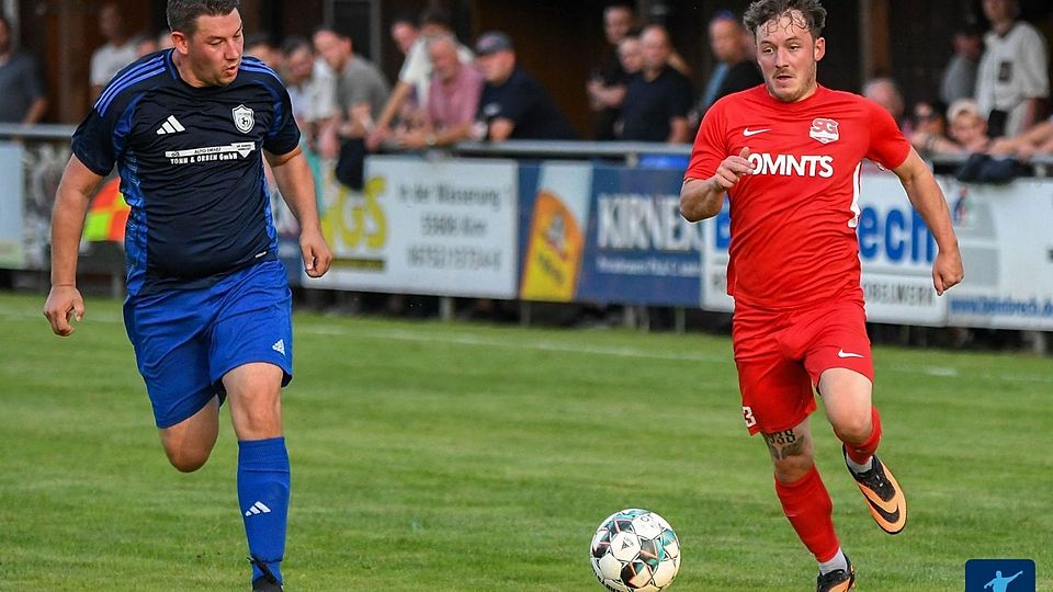 Klare Sache im Hinspiel, klare Sache im Rückspiel: Nachdem die SG Hüffelsheim II (in rot) im August eindeutig bei der SG Gräfenbachtal (blaue Trikots) mit 7:2 gewann, revanchierte sich die Elf von Heiko Meisenheimer am Samstag beim zweiten Aufeinandertreffen des Jahres mit 4:0.