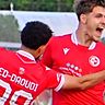 Freude pur: Maddox Stadel feiert seinen Ausgleichstreffer. Teamkollege Ayman Ed-Daoudi gratuliert.