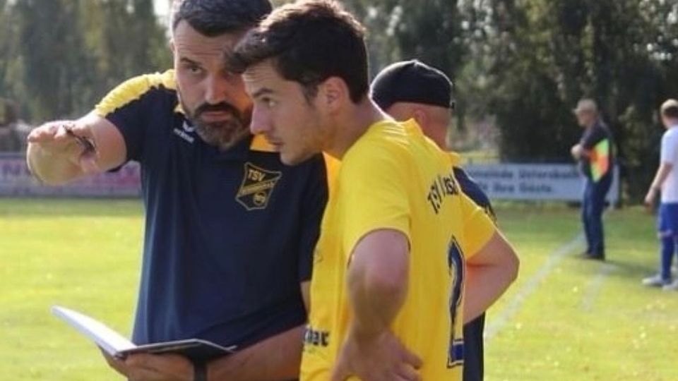 Gani Murseli (links) wird über den Sommer hinaus die Richtung beim TSV Ustersbach vorgeben.