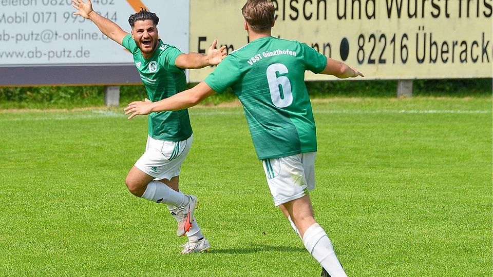Der Torschütze des einzigen Treffers, Günzlhofens Sarkawt Mamud (l.), bejubelt sein Tor.