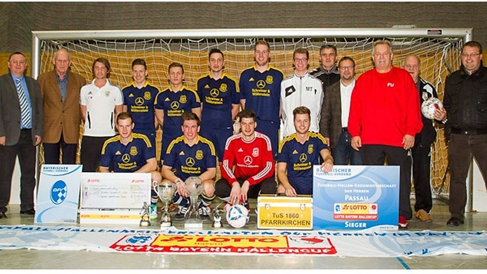 Der TuS Pfarrkichen ist neuer Hallenchampion im Fußballkreis Passau  F: Karl Hönl