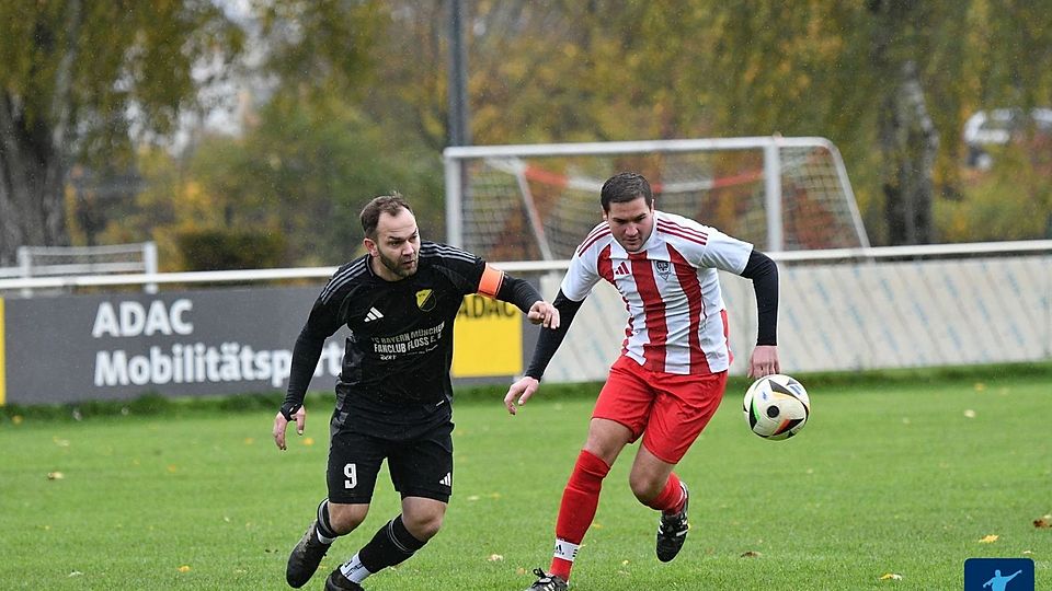 Mit dem zweiten Dreier in Folge gegen die SG Plößberg würde sich Ost-Schlußlicht SpVgg Windischeschenbach (links Kapitän Florian Prantzke) selbst ein vorgezogenes Weihnachtsgeschenk machen, könnte man dadurch - im besten Fall - noch vor der Winterpause mit der SG Püchersreuth auf Relegationsplatz 13 nach Punkten gleichziehen.