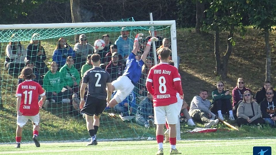 Der ist drin: Eugen Bauer (RWO Alzey, nicht im Bild) zielte im Hinspiel ganz genau und markierte den zwischenzeitlichen Ausgleichstreffer sehenswert - damals tat sich Fontana Finthen ganz schwer gegen den abgeschlagenen Letzten. So auch am Sonntag im Rückspiel? 