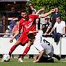 Die Mannschaft des SV Eggingen (hier in roten Trikots im Ligaspiel gegen den FC 08 Bad Säckingen) hofft, über die Relegation den Ligaverbleib sicherzustellen.