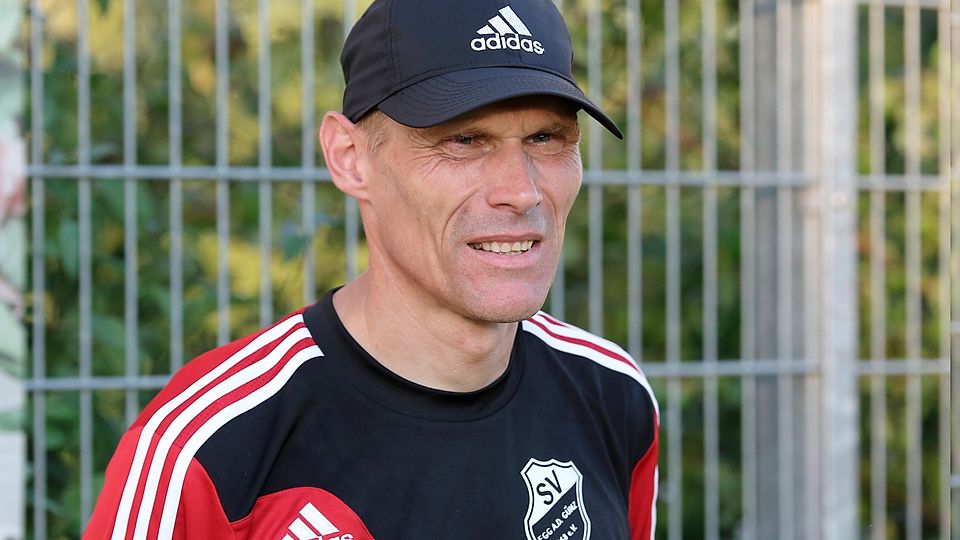 Noch knapp drei Monate dauert die Trainerkarriere von Karlheinz Schabel, dann ist Schluss. Der SV Egg ist auf der Suche nach einem Nachfolger.