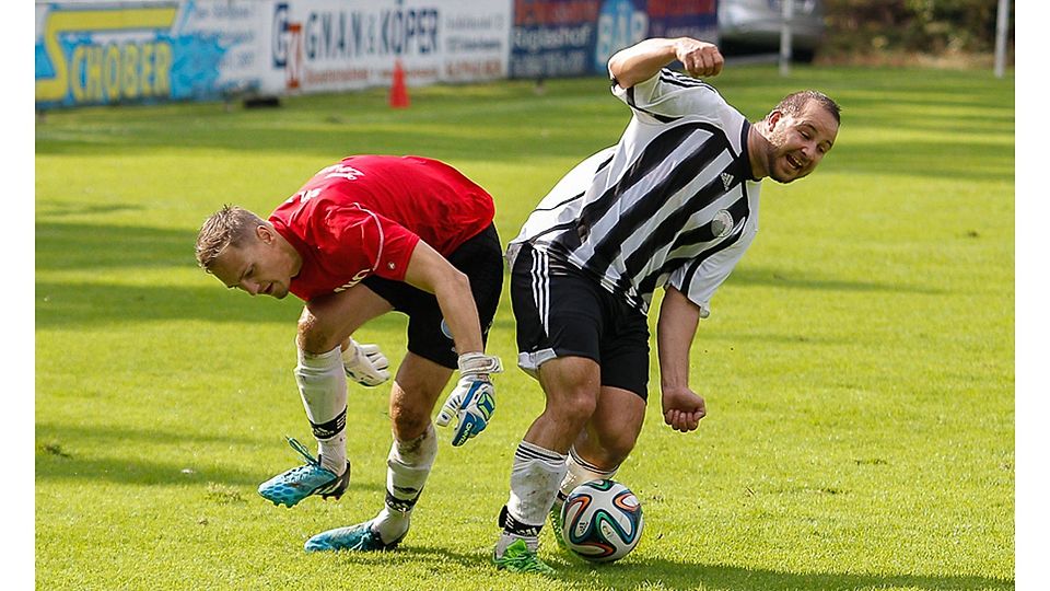 Bitter für Johannes Ritter (l.): Nachdem er gegen Edelsfeld "unzulässig eingesetzt" wurde, ist er jetzt bis zum 18. November gesperrt. F: Egerer