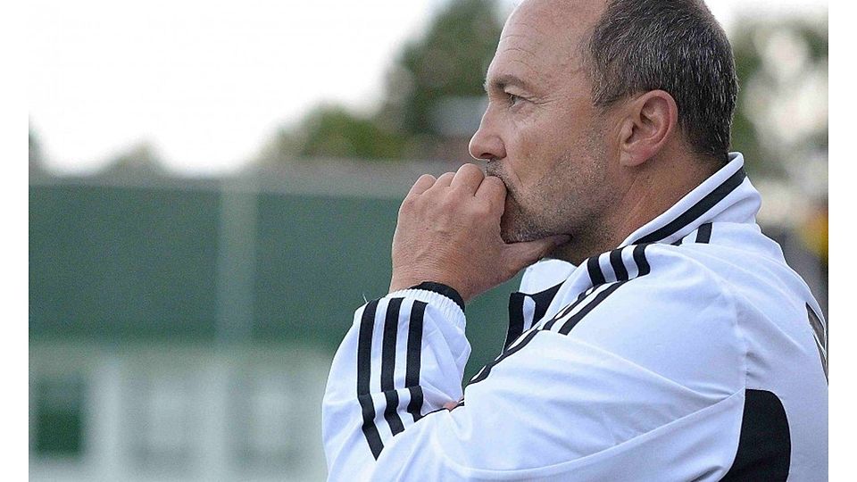Nachdenklicher Blick von Bierstadts Trainer Torsten Schnabel. Foto: Tom Klein