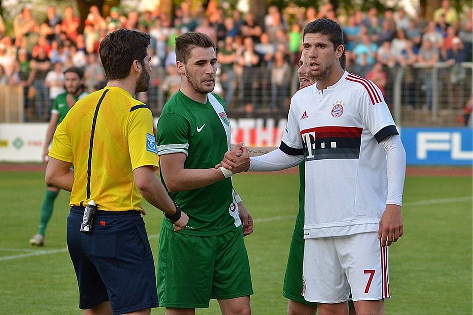 Philipp Kleinhenz (mi., hier mit Steeven Ribéry vom FC Bayern II) verabschiedet sich aus der Regionalliga und schließt sich dem TSV Aubstadt an. F: Weih