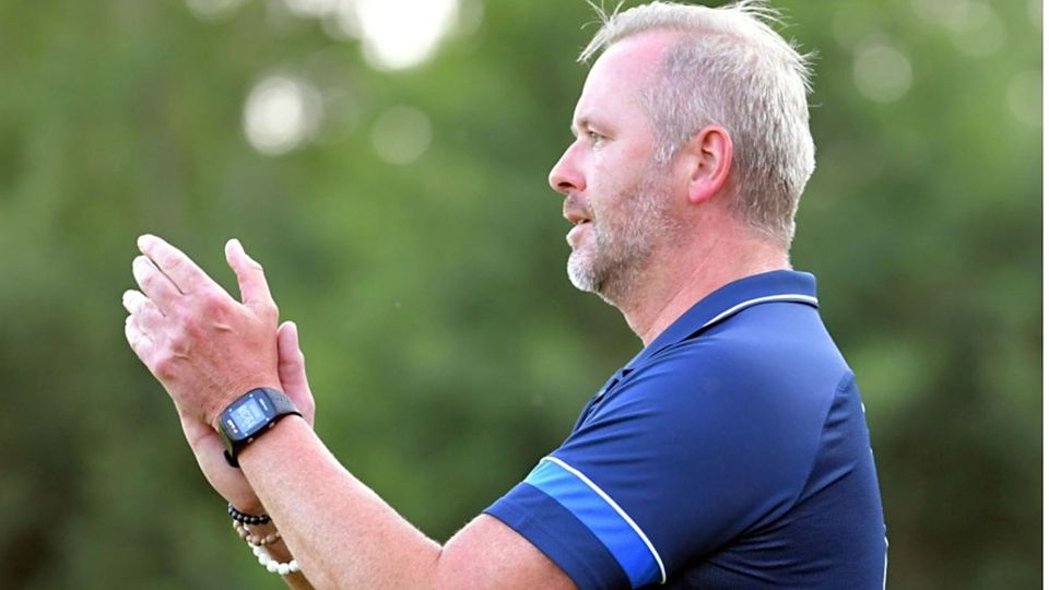 Beifall spendete Trainer Oliver Dewes noch zum Amtsantritt beim SV Rust: Dort gewann man in Renchen mit 4:2. Zum Abschied gab's nun ein 0:6 im Derby in Ettenheim. 