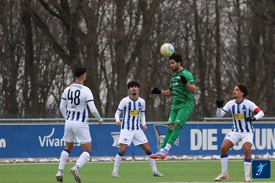 Süleyman Kapan (am Ball) ist einer von vier ehemaligen Hertha 06-Spielern, die einen neuen Verein gefunden haben.