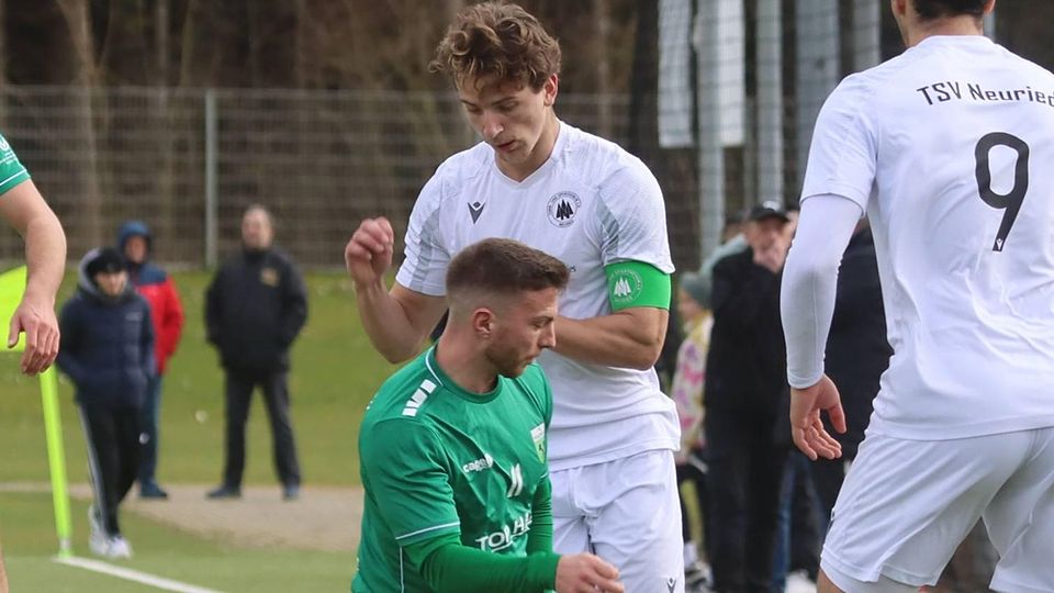 Danilo Ralic (hinten) ist einer der Neurieder Kapitäne. (Archivfoto)