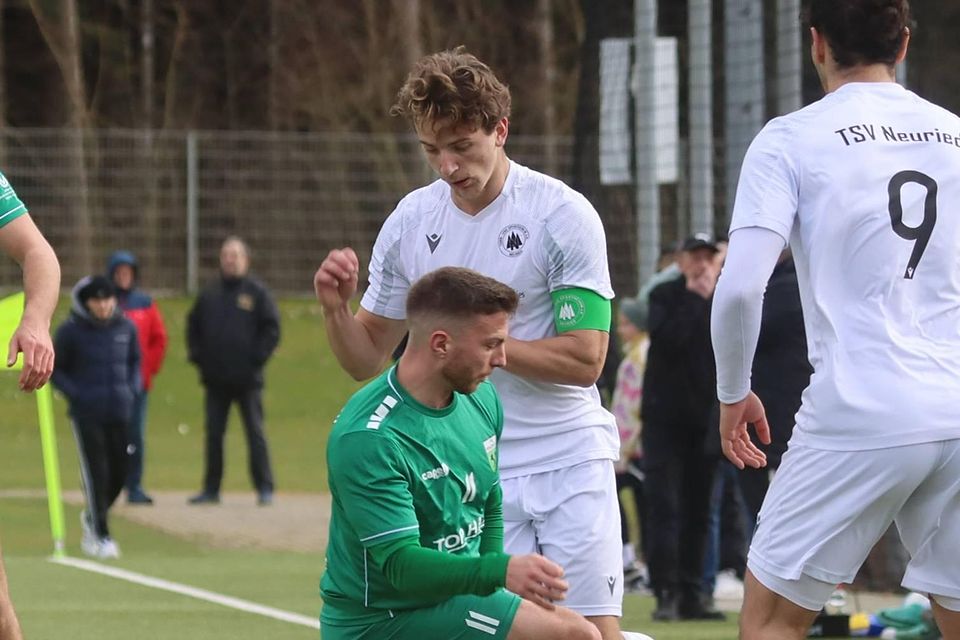 Danilo Ralic (hinten) ist einer der Neurieder Kapitäne. (Archivfoto) Danilo Ralic (hinten) ist einer der Neurieder Kapitäne. (Archivfoto)