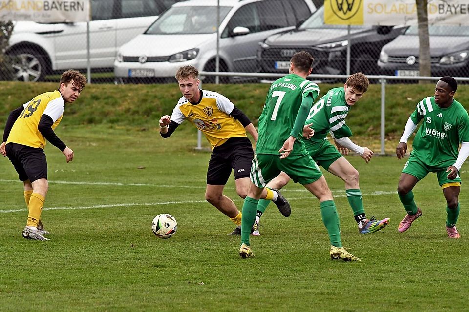 0261 - Stefan Pfanzelt (Walpertskirchen, li.) u. Tom Simml gegen Fabian Radlmaier (Palzing, 7) Atonius Fischer-Stabauer u. Marzu.jpg