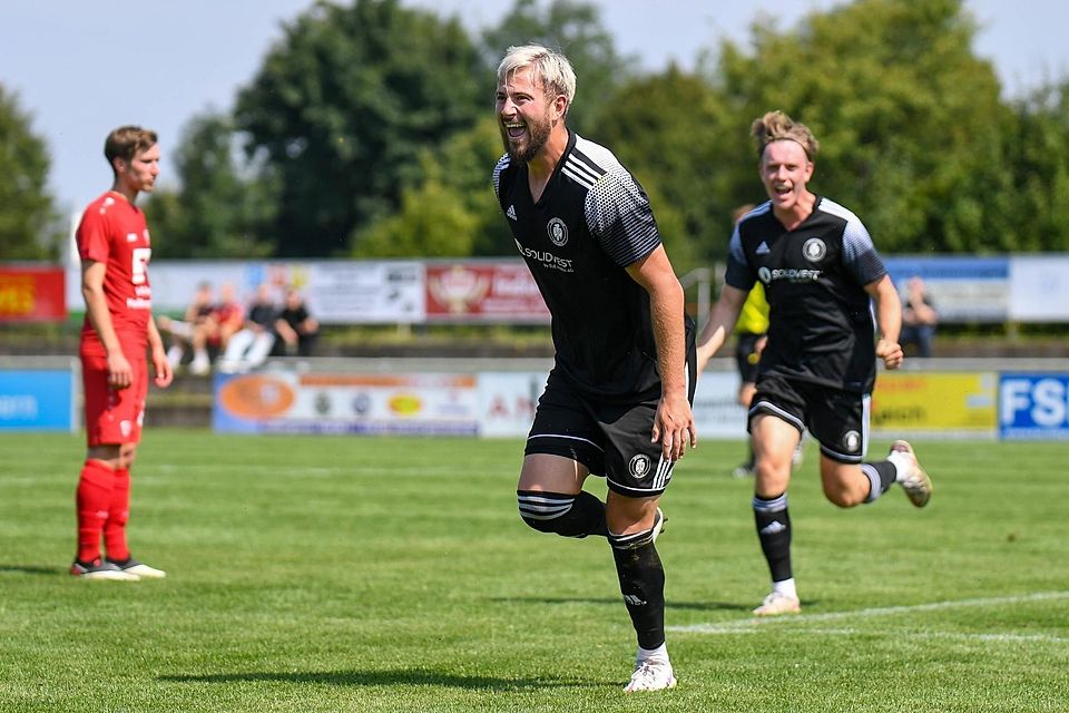 Gilbert Diep feiert im Trikot des SV Pullach. Nach der Station bei der Zweitvertretung des TSV 1860 München heuert der Angreifer nun beim TuS Holzkirchen an.