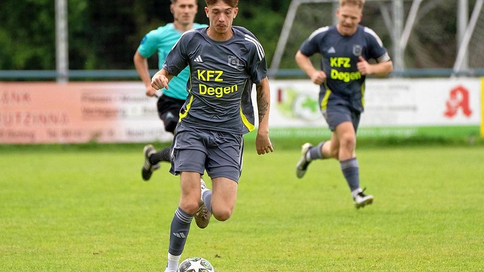 Geiselbullachs Alessandro Einertshofer (am Ball).