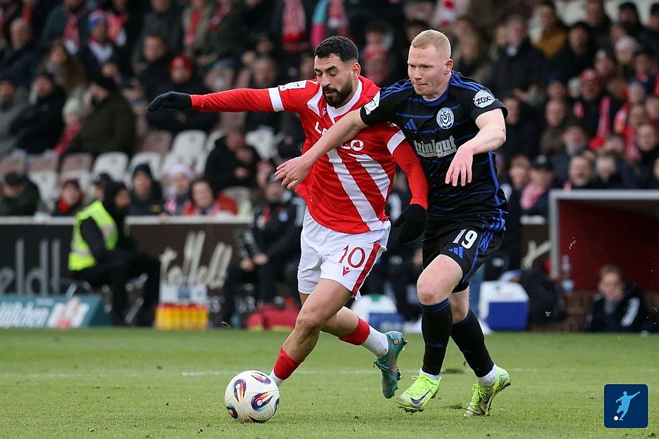 Energie Cottbus und der MSV Duisburg spielen um die Tabellenführung. 