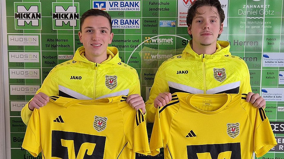 Simon Madl (links) und Paul Raum haben dem SV Hahnbach ihre Zusage gegeben.