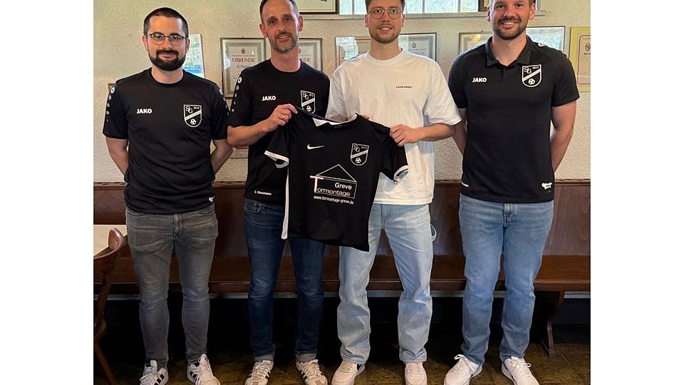 Von links: Timo Hildbrand (1. Vorstand), Sebastian Klausmann (sportliche Leitung), Jonas Ohnemus, Florian Klausmann (sportliche Leitung)