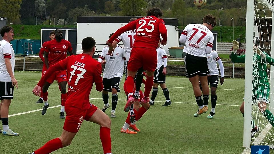 Torraumszenen satt gab es im Spiel von Rot-Weiss Wittlich gegen den FV Rübenach. Am Ende siegten die Gastgeber glatt mit 3:0. 