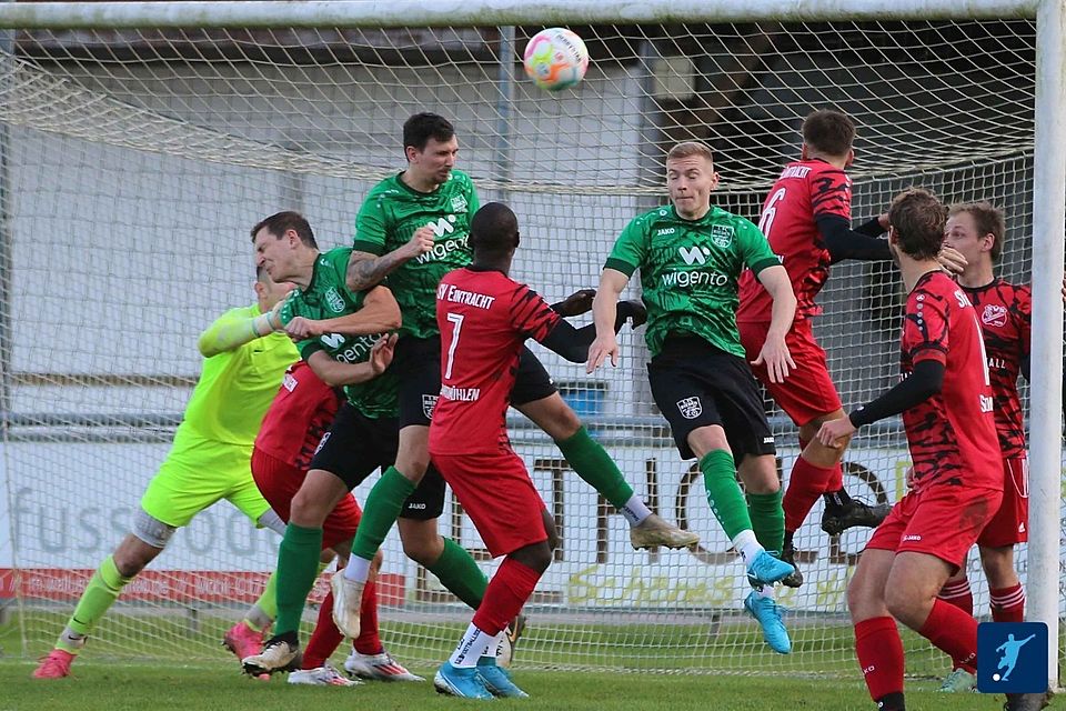 Kann der 1. FC Rieden (in Grün-Schwarz) an bisher gezeigte Leistungen anknüpfen, hat er gute Karten, auf direktem Wege in die Bezirkliga zurückzukehren.