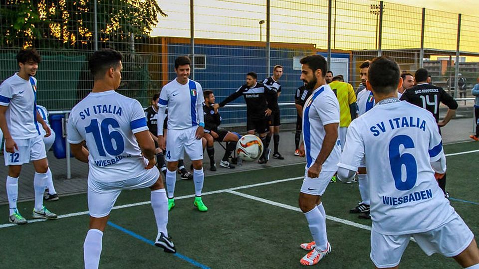 Kämpfen statt Jonglieren: Rosario Battaglia will den Italia-Spielern Beine machen. Archivfoto: Georgios Mouratidis