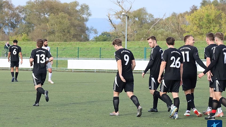Tor um Tor sammelte der TSV Lalo-Laubenheim (in den schwarzen Trikots) am Wochenende und kam dabei aus dem Tortrauben kaum mehr heraus. 