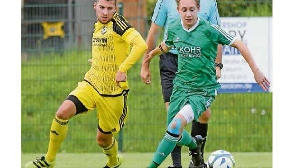 Sinnbild! So wie in dieser Szene, Fabian Blass (vorne) gegen Hertha-Akteur Lukas Schneider, war der Aufsteiger den Gästen immer einen Schritt voraus. Foto: Kerosino