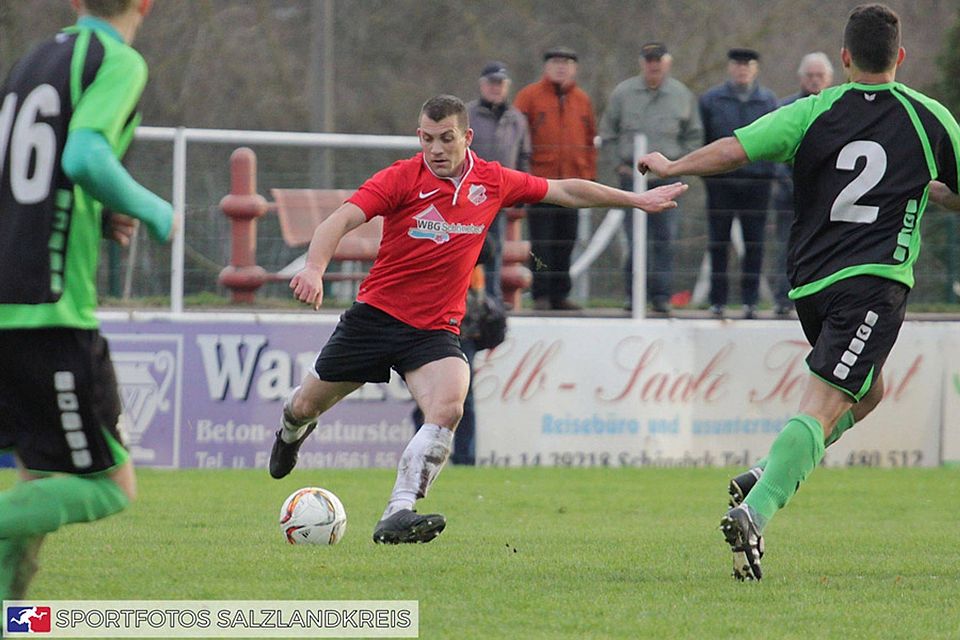 Schönebecks Sebastian Jakos (in rot-schwarz) ist bereits zum sechsten Mal nominiert   F: Schaap